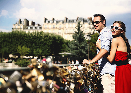 paris love bridge